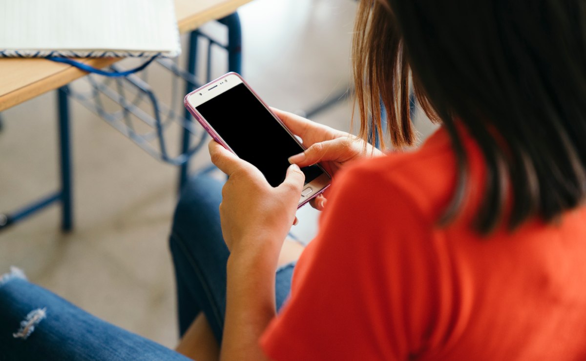 Celular en el aula: el reto de mantener la atención de los estudiantes