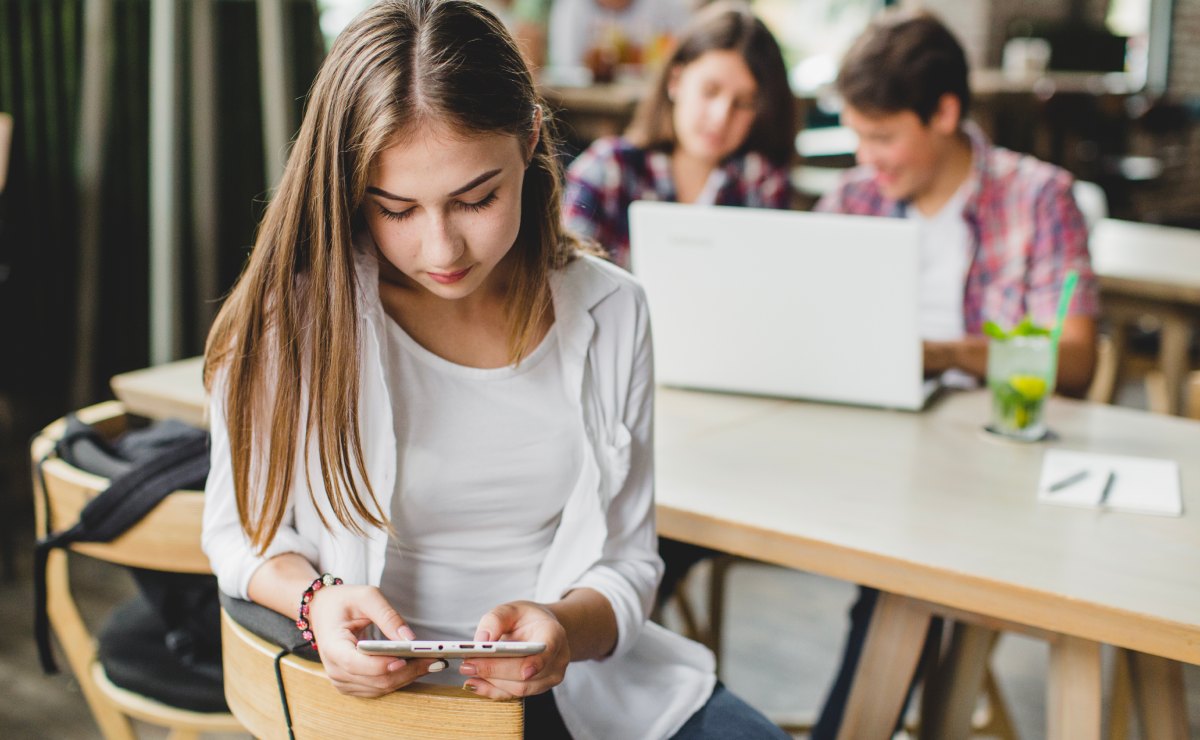Celular en el aula: el reto de mantener la atención de los estudiantes
