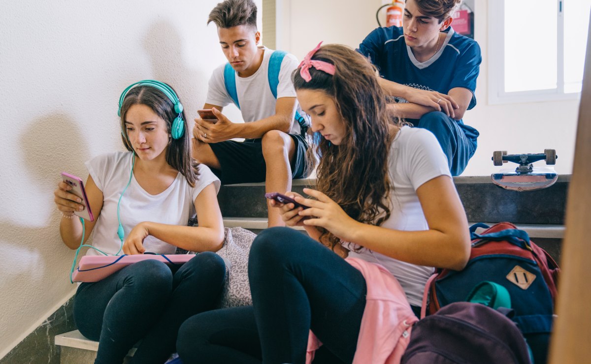 Celular en el aula: el reto de mantener la atención de los estudiantes