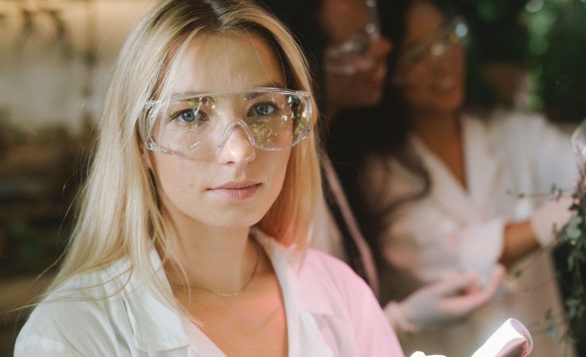 Si eres estudiante o profesional en las áreas de Ciencia, Tecnología, Ingeniería o Matemáticas, participa en el Coloquio de Mujeres en STEM