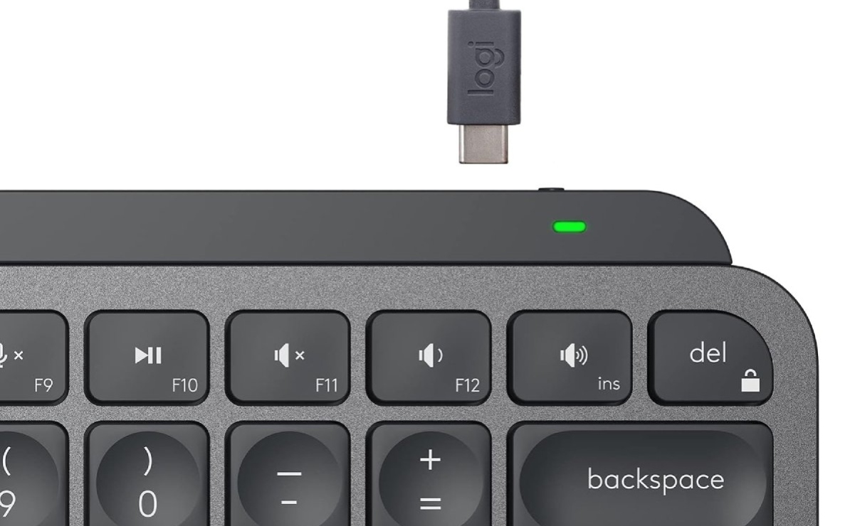 Ligero y compacto, el teclado busca facilitar la escritura de tareas, apuntes y trabajos desde distintos espacios de estudio. Foto: Logitech