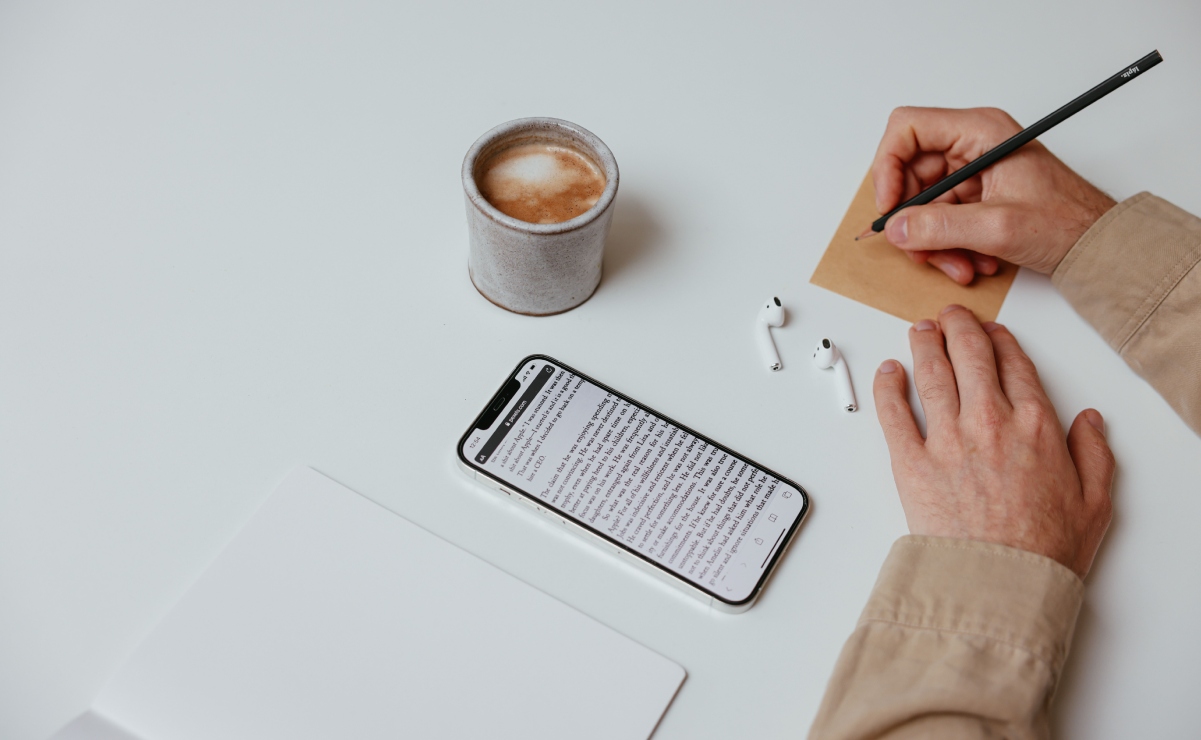 La IA puede facilitar el estudio, pero la clave está en usarla para comprender, reforzar conocimientos y desarrollar el criterio propio. Foto: Pexels